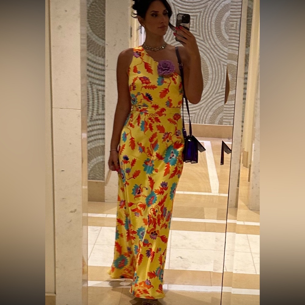 Saloni one shoulder silk gown 10